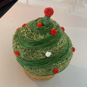 Christmas cupcake decoration